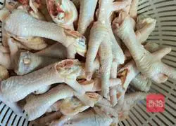 Illustration of braised pig trotters and chicken feet 4