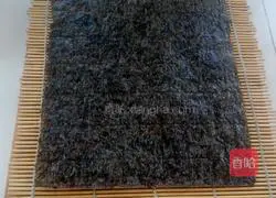 Illustration of how to make tuna sushi 6