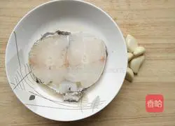 Steamed garlic cod Illustration of how to cook silver cod 1