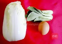 Illustration of how to make cabbage and egg soup 1