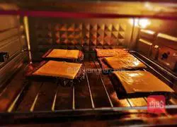 Illustration of how to make bacon sandwiches that are delicious but not fat 3