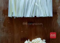 Illustration of how to make shredded pork with Jia Chang Jing sauce 3