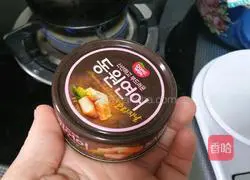 Illustration of how to make tuna, seaweed and egg drop soup 6