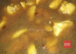 Braised chestnut chicken legs Practice illustration 4