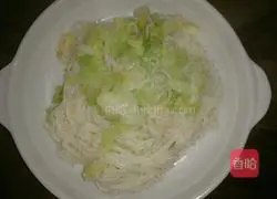 Illustration of how to make imitation Hakka fried rice noodles 4