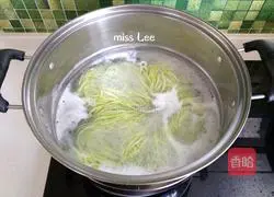 Illustration of making homely fried noodles 15