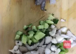 Illustration of how to make shrimp and vegetable pizza 1