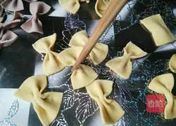 Illustration of how to make colorful vegetable noodles 9