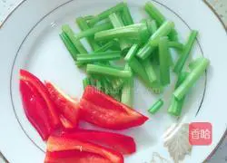 Illustration of how to make lychee meat slices 2