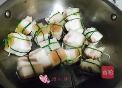 Illustration of Braised Yuanbao Pork 9