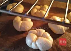 Illustration of how to make crispy soft bread 16