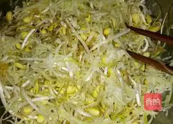 Illustration of how to make soybean sprouts and white radish meatballs 1