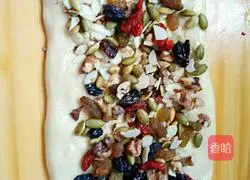 Illustration of how to make nut bread 2