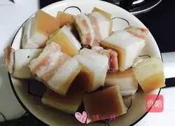 Illustration of Braised Yuanbao Pork 4