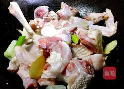 Seasonal Vegetable Steam Pot Chicken Recipe Illustration 9