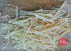 Illustration of how to make cucumber mixed with jellyfish skin 2