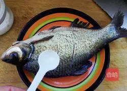 Illustration of how to steam Wuchang fish 7