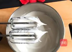 Illustration of how to make dragon fruit chiffon cake 5