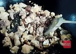 Illustration of how to make stir-fried chicken with mushrooms 5