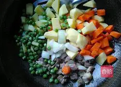 Illustration of how to make curry pork rice bowl 4