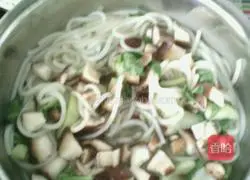 Instant noodles with seasoned double-pack noodles Illustration of how to make pizza 1