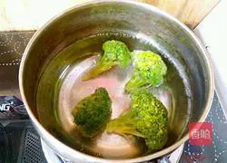 Illustration of how to make rice cooker pizza 3