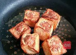 Illustration of how to make Hakka fried stuffed tofu 4