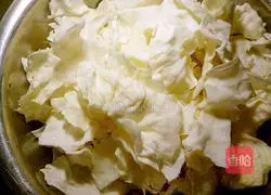 Illustration of how to make kohlrabi kimchi 2