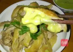 Illustration of how to make tender white chopped chicken with green sauce 7