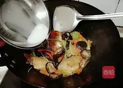 Illustration of braised chicken wings with mushrooms 12