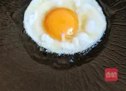 Illustration of how to make toasted beef sauce and egg bread 6