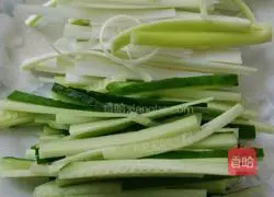 Secret Beijing Sauce Shredded Pork Recipe Illustration 3