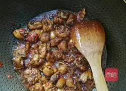 Illustration of how to make dry pot potato chicken 7