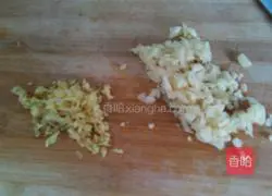 Illustration of how to cook chicken wings braised in red wine 3