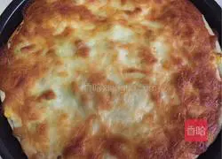 Illustration of how to make homemade bacon pizza 12