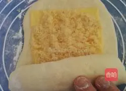Illustration of how to make meat floss rolls 5