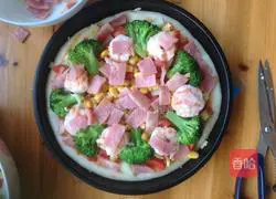 Illustration of how to make shrimp and bacon pizza 5