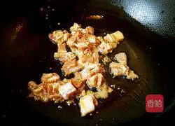 Illustration of how to make stir-fried pork belly with kimchi 4