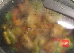 Illustration of three-juice braised chicken wings 9