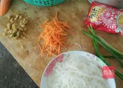 Illustration of how to make vegetarian fried rice noodles 1
