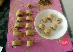 Illustration of how to make a simple donkey roll 8