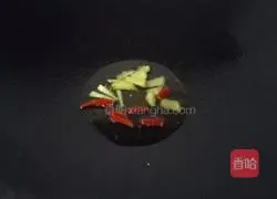 Illustration of how to make spicy and sour fish cubes 3