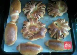 Illustration of how to make purple potato rolls 11