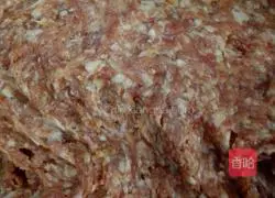 Illustration of how to make 1,000-leaf meat rolls 1