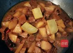Illustration of how to make curry beef and potatoes 16
