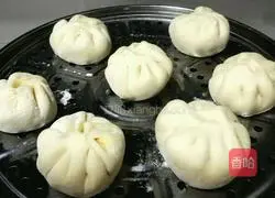 Illustration of how to make sauced beef buns 20