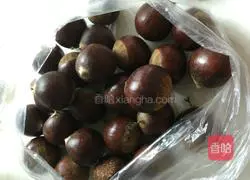 Illustration of how to make chestnut braised chicken 3