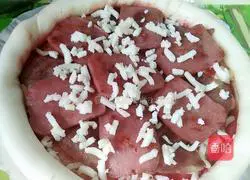 Illustration of how to make bacon, ham and mixed vegetable pizza 8