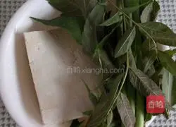 Illustration of how to make cold Chinese toon sprouts 1