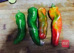 Illustration of how to make meat-stuffed green peppers 2